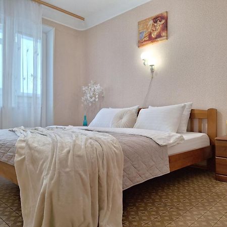 4 Ліжка З Балконом Документи Для Відряджень Мережа Alex Apartments Безконтатне Заселення 24-7 Poltava Luaran gambar