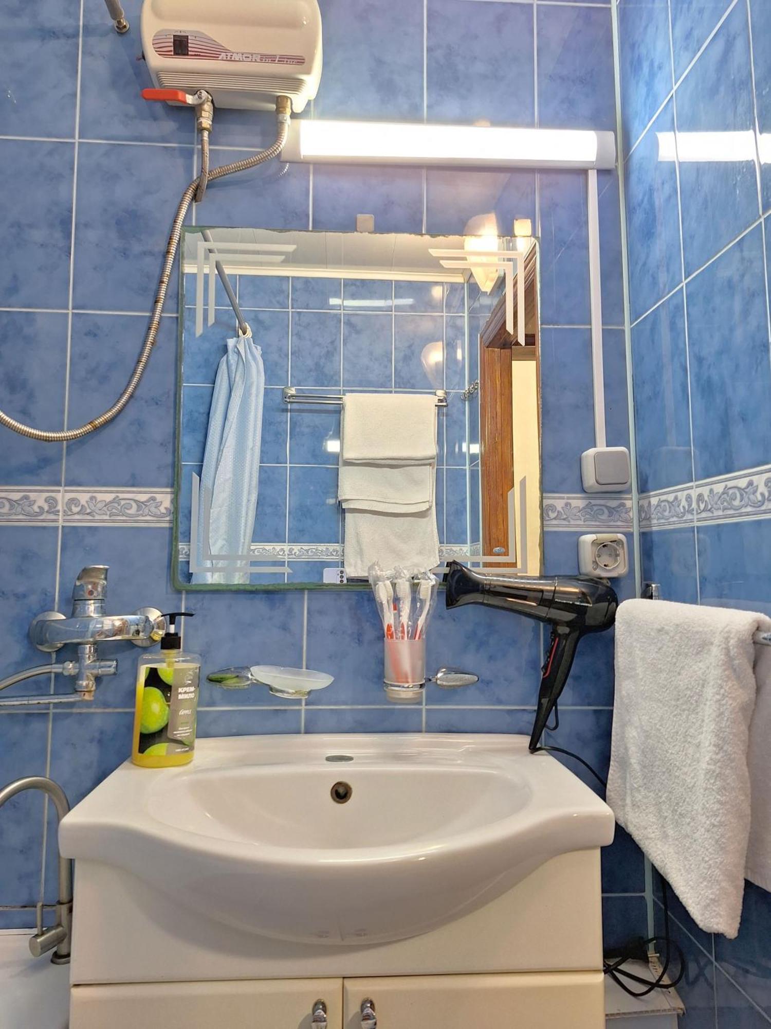 4 Ліжка З Балконом Документи Для Відряджень Мережа Alex Apartments Безконтатне Заселення 24-7 Poltava Luaran gambar
